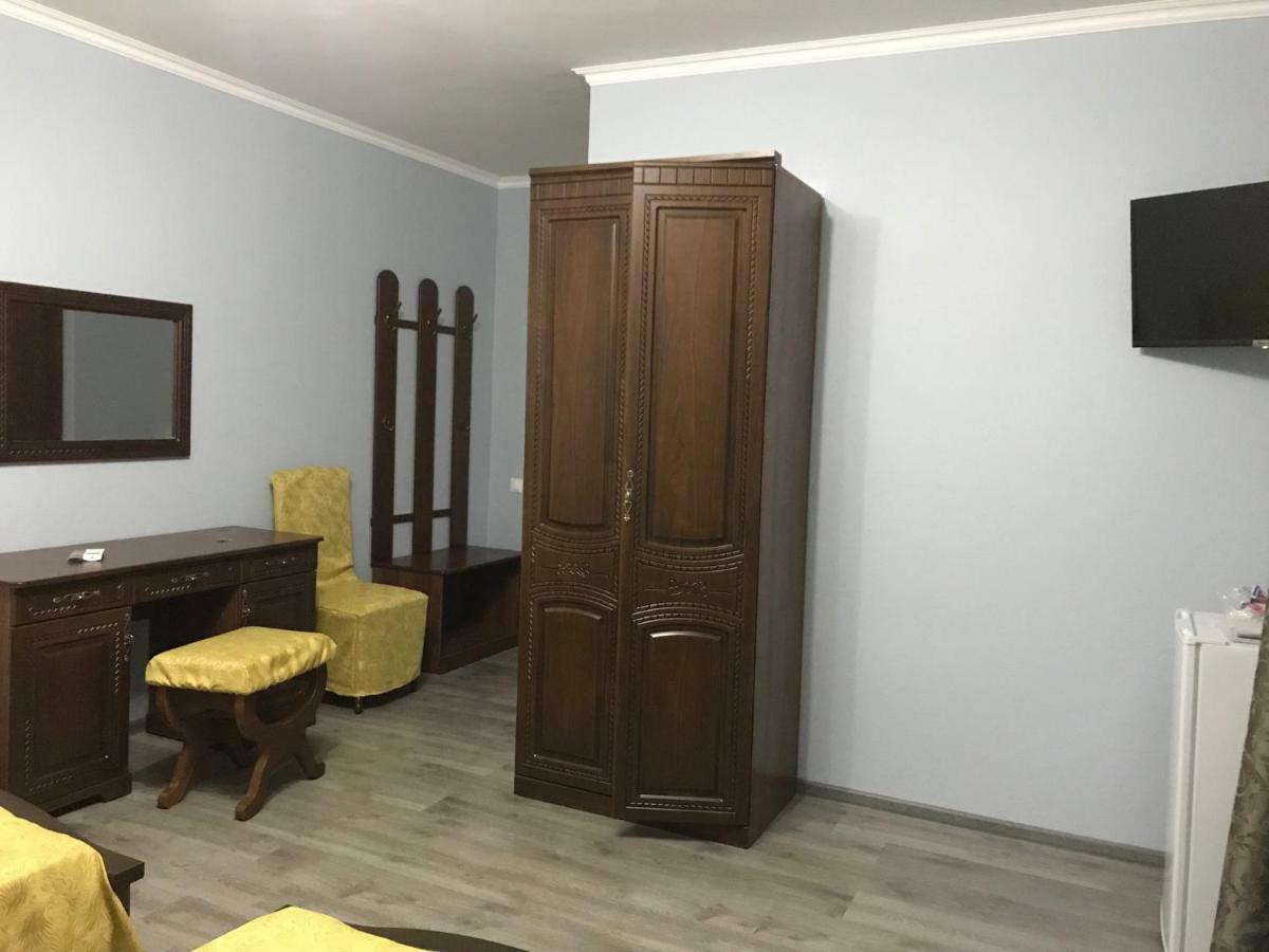 Gudauta Hotel Bagian luar foto